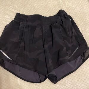Lululemon hotty hot
